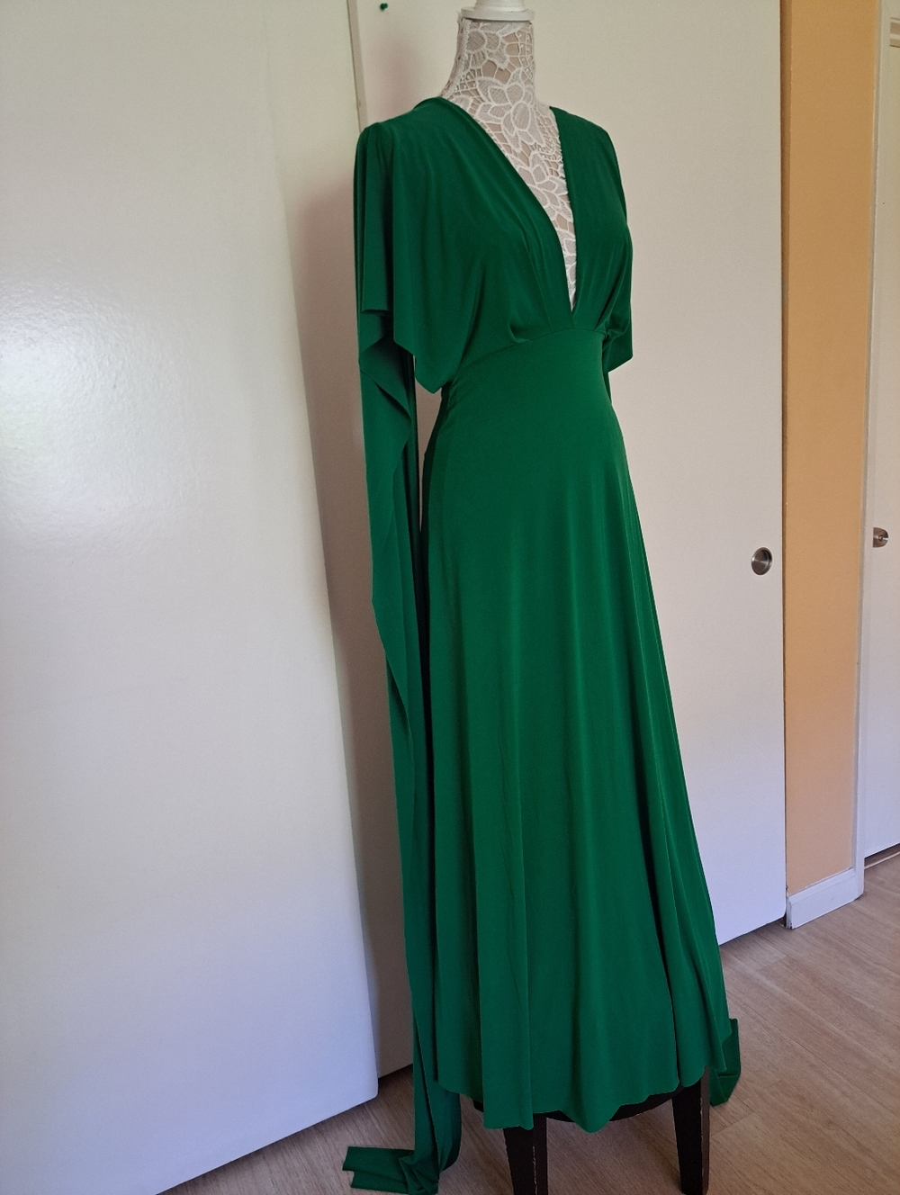 Von Vonni Convertible Maxi Dress Green . - Picture 2 of 12